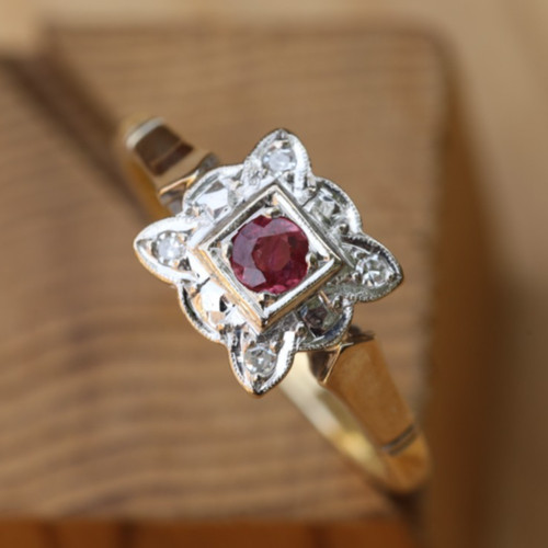 18ct solid yellow gold - solid,
