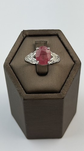 Ruby 9ct gold ring - ruby, white