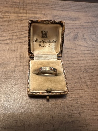 Ladies 9ct gold band ring - ladies,