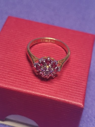 18ct yellow gold ruby - 18ct,