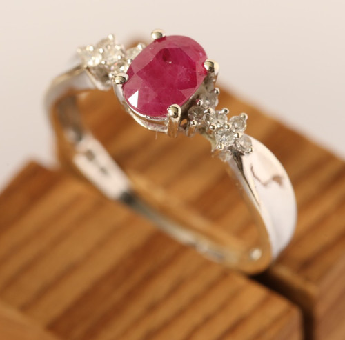 9ct solid white gold ruby - white,