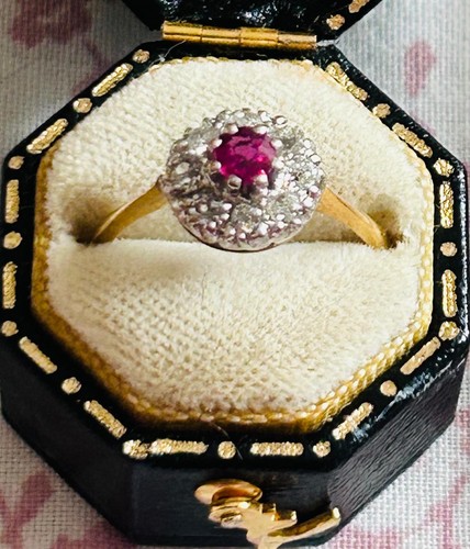 Vintage 18ct gold round halo - vintage,