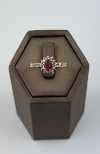 Ruby and diamond 9ct - 9ct, ring