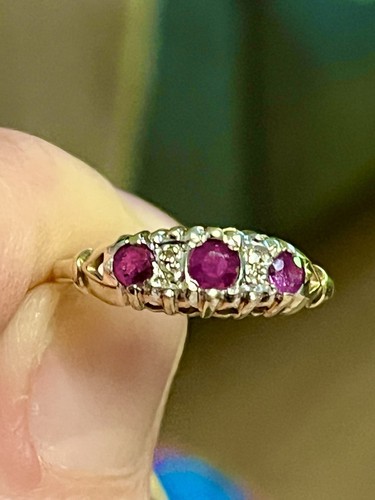 Yellow gold vintage ruby - 9k,